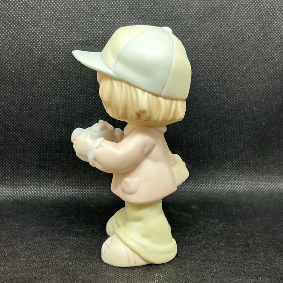 Precious Moments "Focusing In on Those Precious Moments" club figurine - Picture 3 of 4